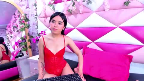 Snapshot of lexy_petite_ chatting on November 13, 9:58 pm lexy_petite_ online show from November 13, 9:58 pm