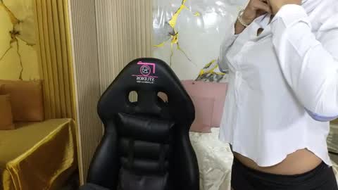 Snapshot of lexy_tay chatting on May 20, 11:49 am lexy_tay online show from May 20, 11:49 am