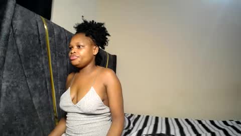 Snapshot of leyla_walker chatting on July 25, 8:39 pm Leylawalker online show from July 25, 8:39 pm