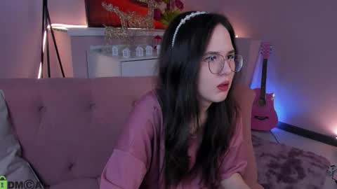 leylamirage online show from February 26, 12:15 pm