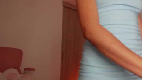 Snapshot of leyre_lerr chatting on June 15, 2:36 am Jessica online show from June 15, 2:36 am