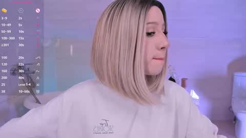 Snapshot of lezy_liza chatting on November 12, 4:13 am Lisa online show from November 12, 4:13 am