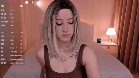 Snapshot of lezy_liza chatting on November 13, 5:28 am Lisa online show from November 13, 5:28 am