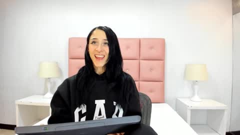 lhiamfitt online show from December 31, 11:42 am