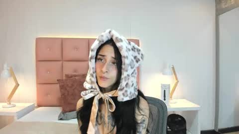 lhiamfitt online show from November 26, 5:19 am