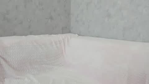 Snapshot of lia1243756 chatting on December 14, 9:14 am LEANNAA online show from December 14, 9:14 am