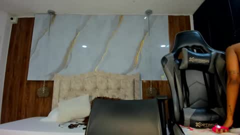 lia_16_ online show from April 29, 11:14 am