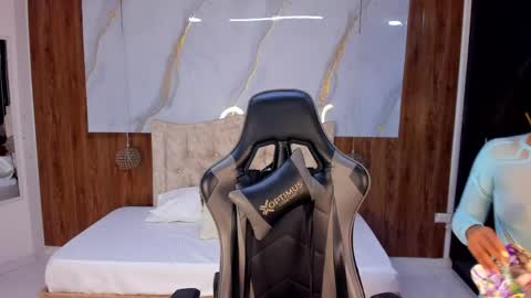 lia_16_ online show from May 26, 11:06 am
