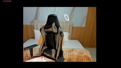 lia_16_ online show from July 30, 10:58 am