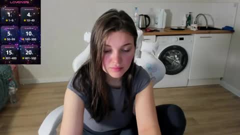 Snapshot of lia_2002_ chatting on April 25, 12:52 pm lia_2002_ online show from April 25, 12:52 pm