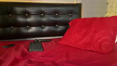 Lia James online show from May 11, 4:04 pm