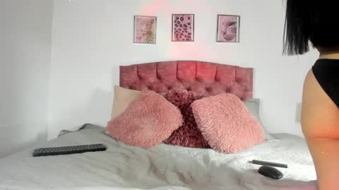 lia_blake7 online show from May 18, 8:36 pm