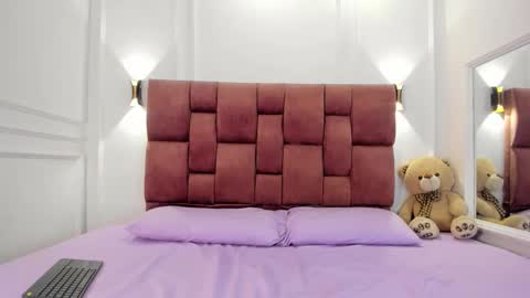 Snapshot of lia_girl2 chatting on January 4, 4:33 am Lia online show from January 4, 4:33 am