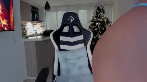 Snapshot of lia_girl2 chatting on December 16, 2:49 am Lia online show from December 16, 2:49 am