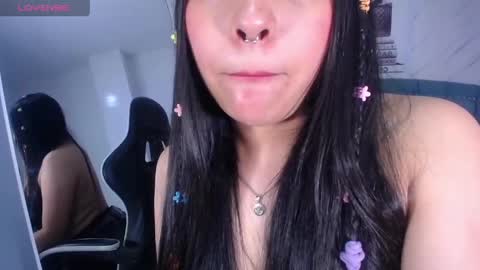 Snapshot of lia_harper_t chatting on May 8, 9:09 pm lia_harper_t online show from May 8, 9:09 pm