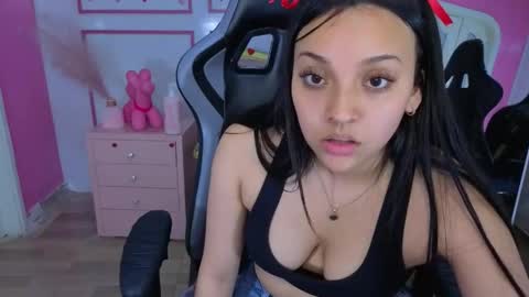 Snapshot of lia_harper_t chatting on May 16, 10:36 am lia_harper_t online show from May 16, 10:36 am