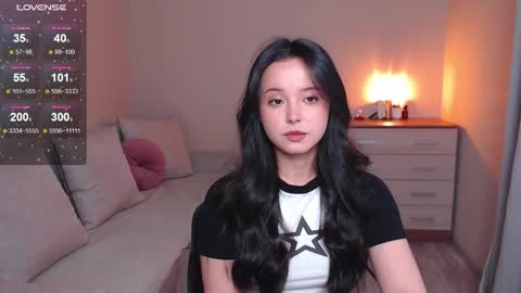 Snapshot of lia_hetty chatting on October 6, 2:25 pm L I A online show from October 6, 2:25 pm