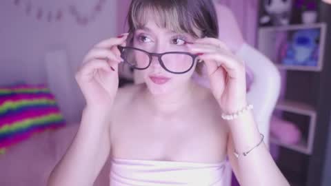 Snapshot of lia_mackenzie chatting on May 6, 3:02 am liaa online show from May 6, 3:02 am
