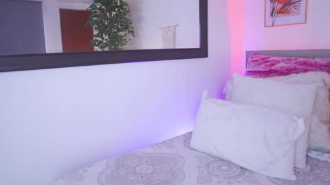 Snapshot of lia_mackenzie chatting on May 27, 2:36 pm liaa online show from May 27, 2:36 pm