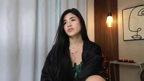 Snapshot of lia_mar_ chatting on December 3, 6:17 pm LIA online show from December 3, 6:17 pm