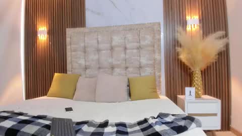 Lia online show from February 7, 1:04 pm