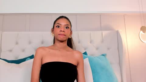 Lia Pascal  online show from December 4, 11:30 am