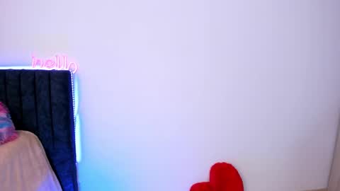 Snapshot of lia_queen610 chatting on December 29, 10:14 pm Little Queen Lia online show from December 29, 10:14 pm