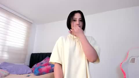 Snapshot of lia_queen610 chatting on December 31, 9:06 pm Little Queen Lia online show from December 31, 9:06 pm