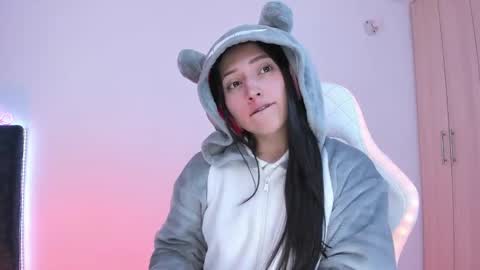 Snapshot of lia_queen610 chatting on January 18, 12:35 am Little Queen Lia online show from January 18, 12:35 am