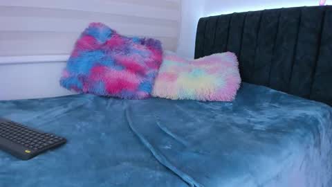 Snapshot of lia_queen610 chatting on January 18, 3:42 am Little Queen Lia online show from January 18, 3:42 am