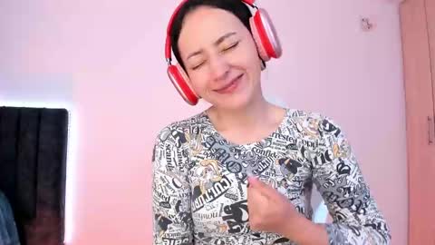 Snapshot of lia_queen610 chatting on January 18, 11:55 pm Little Queen Lia online show from January 18, 11:55 pm