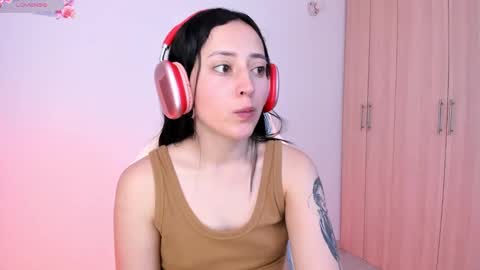 Snapshot of lia_queen610 chatting on February 4, 1:13 am Little Queen Lia online show from February 4, 1:13 am