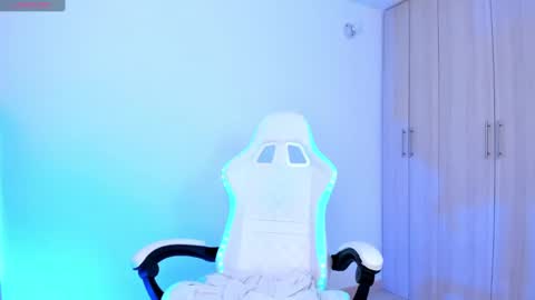 Snapshot of lia_queen610 chatting on February 4, 9:41 pm Little Queen Lia online show from February 4, 9:41 pm