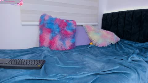 Snapshot of lia_queen610 chatting on February 6, 2:00 am Little Queen Lia online show from February 6, 2:00 am