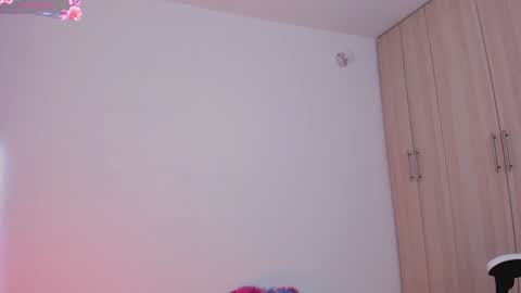 Snapshot of lia_queen610 chatting on February 7, 11:55 pm Little Queen Lia online show from February 7, 11:55 pm