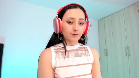 Snapshot of lia_queen610 chatting on February 16, 7:38 pm Little Queen Lia online show from February 16, 7:38 pm