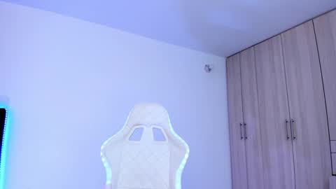 Snapshot of lia_queen610 chatting on March 7, 3:19 am Little Queen Lia online show from March 7, 3:19 am