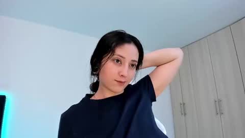 Snapshot of lia_queen610 chatting on March 7, 10:54 pm Little Queen Lia online show from March 7, 10:54 pm