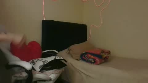 Snapshot of lia_queen610 chatting on November 18, 11:15 pm Little Queen Lia online show from November 18, 11:15 pm