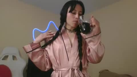 Little Queen Lia  online show from November 22, 2:21 am