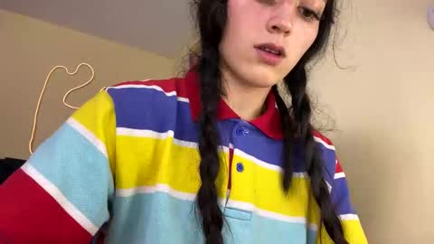 Snapshot of lia_queen610 chatting on December 4, 8:39 pm Little Queen Lia online show from December 4, 8:39 pm