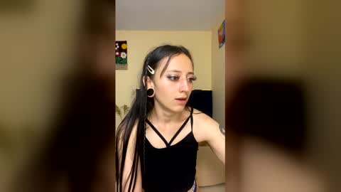 Snapshot of lia_queen610 chatting on January 13, 12:27 am Little Queen Lia online show from January 13, 12:27 am