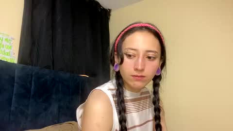 Snapshot of lia_queen610 chatting on February 4, 12:38 am Little Queen Lia online show from February 4, 12:38 am