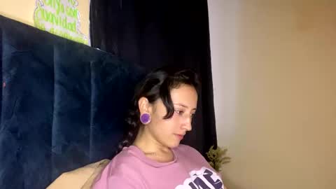 Snapshot of lia_queen610 chatting on February 16, 11:01 pm Little Queen Lia online show from February 16, 11:01 pm