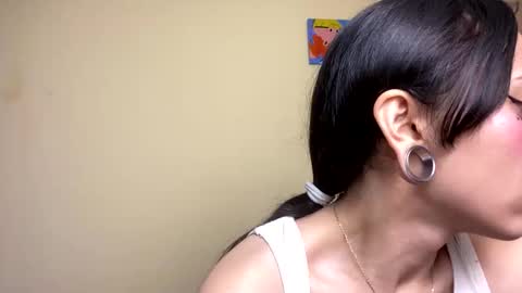 Snapshot of lia_queen610 chatting on February 20, 11:27 pm Little Queen Lia online show from February 20, 11:27 pm