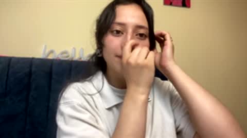 Snapshot of lia_queen610 chatting on March 8, 8:23 pm Little Queen Lia online show from March 8, 8:23 pm