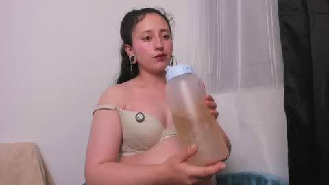 Little Queen Lia  online show from June 8, 1:28 am