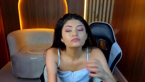 Online 1400 - 2100 online show from July 26, 3:25 am