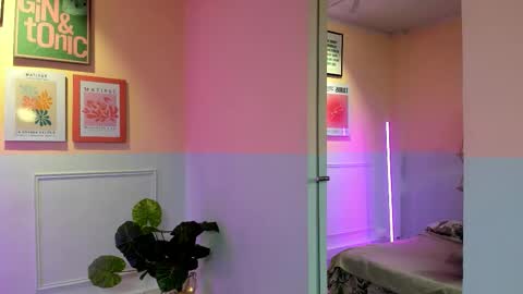 Snapshot of lia_roise chatting on December 15, 11:36 am Lia Roise online show from December 15, 11:36 am