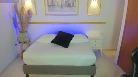 Lia  online show from December 19, 2:40 am